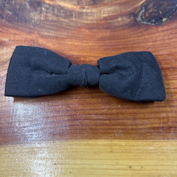 The Unbranded Brand Other - Vintage  Bowtie Double Tie Clip Grip‎ Tite Rust Resistant Color Black